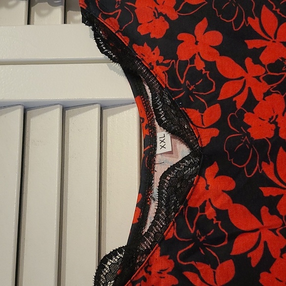 Dressy long tank top w- coppertone black strap. Red-black w lace NWT. - Picture 4 of 5